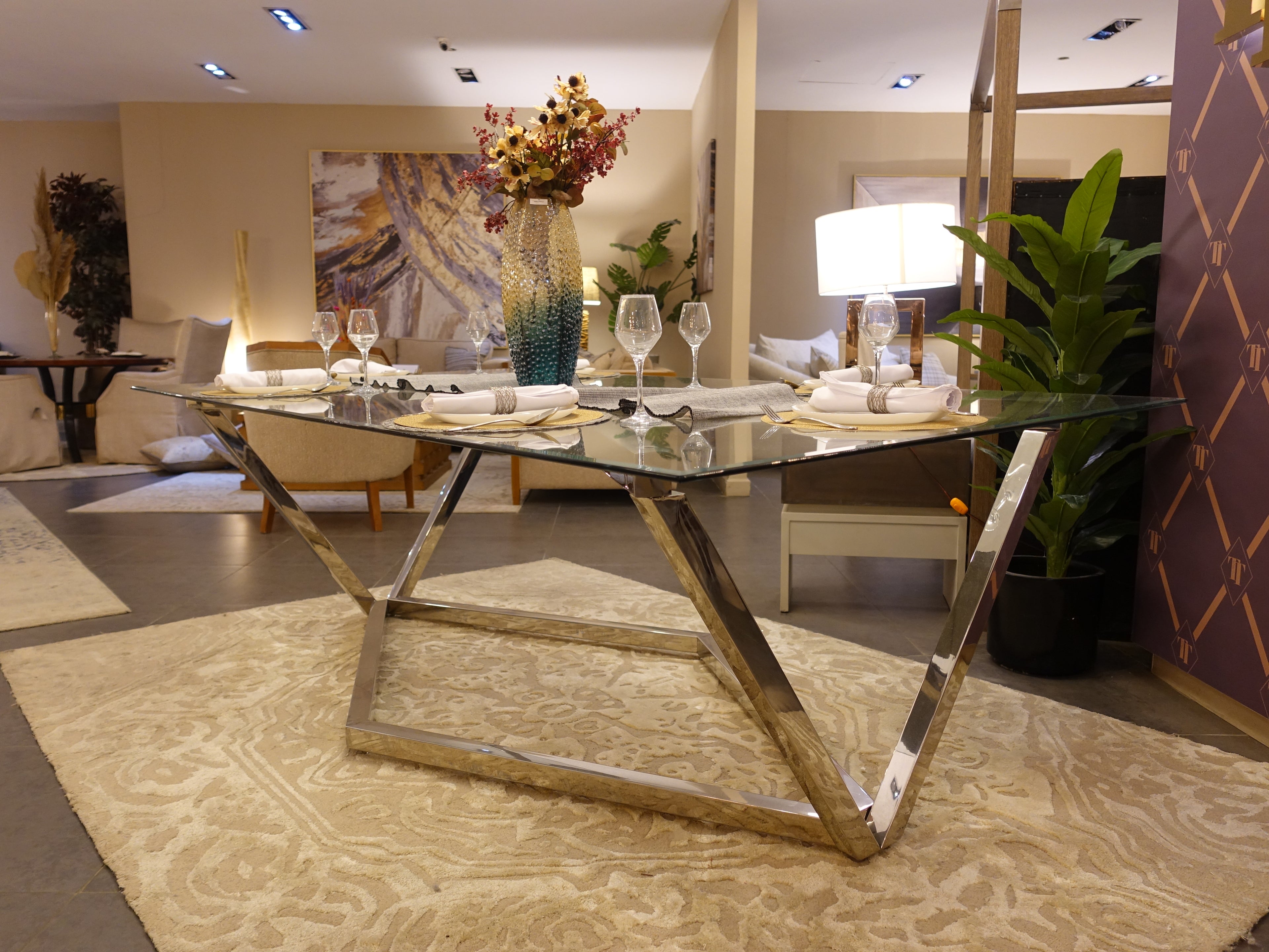 STAR DINING TABLE
