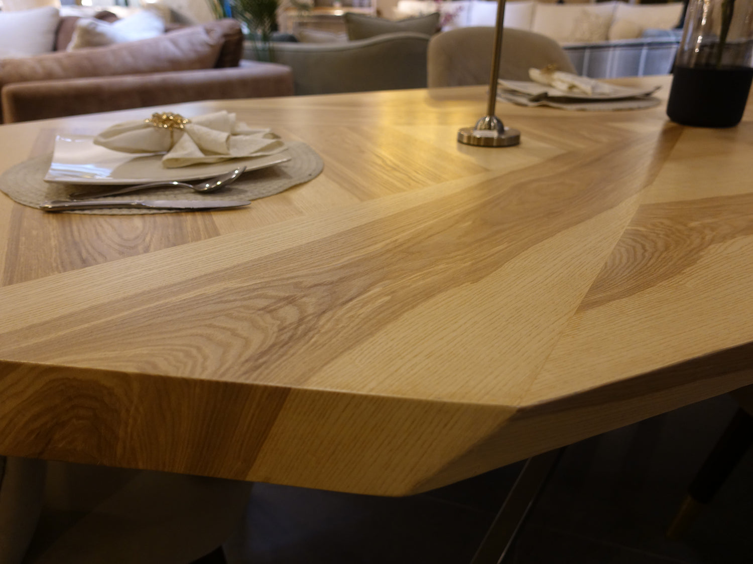 HARBOR DINING TABLE